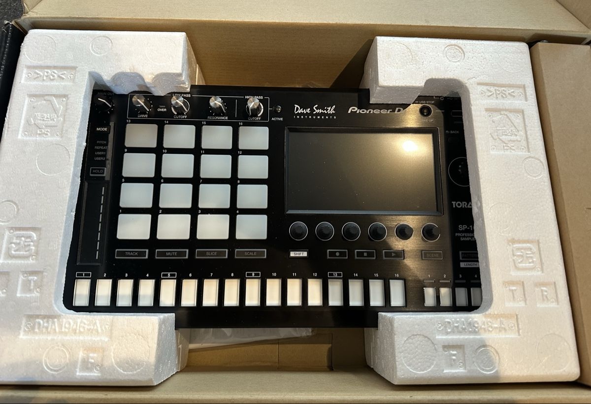 Strumenti musicali: Pioneer Toraiz SP-16 Sampler – Usato da Vevey venduto da Dborg 2