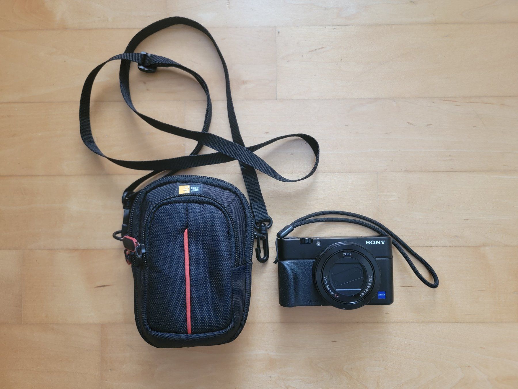 Sony Fotocamera: Sony RX100 IV mit Zubehör – Usato da Urdorf venduto da brunino