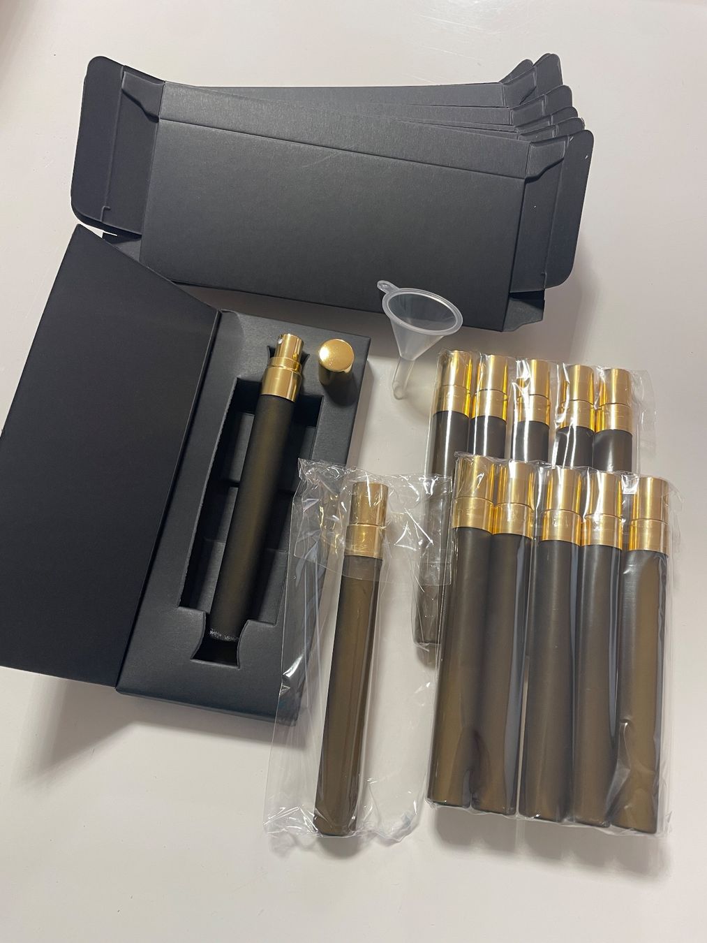 Huiles essentielles: Edle Parfüm oder ätherisches Öl Spray aus Glas mit Verpackun – Neuf (Voir description) à Obfelden par 3zwerge