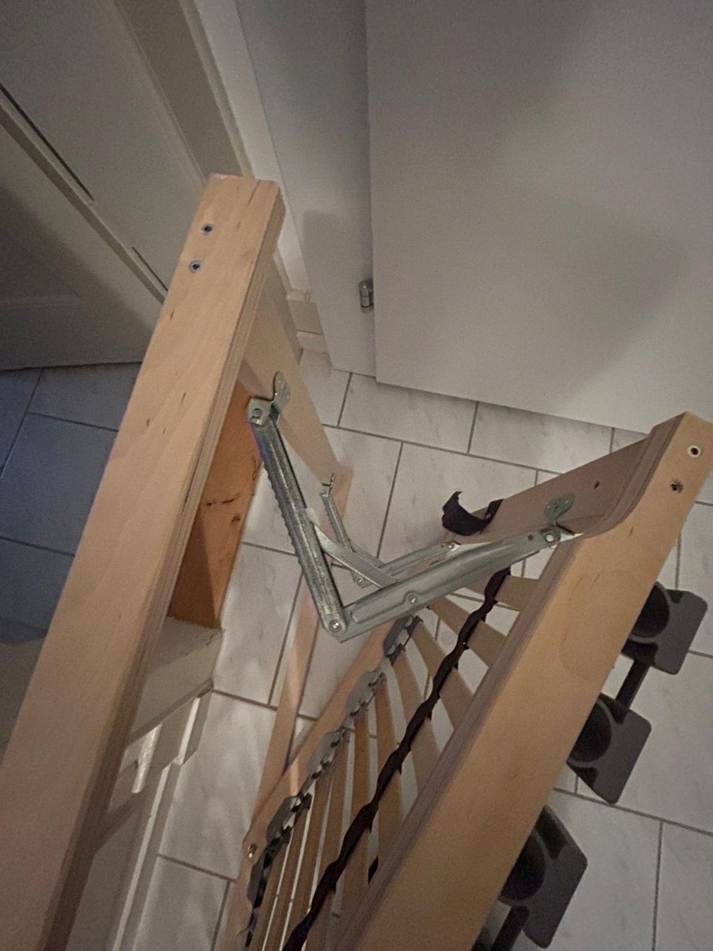 Ikea Letti: Bettgestell mit zwei Lattenrosten – Usato da Luzern venduto da anj_sw8z 4