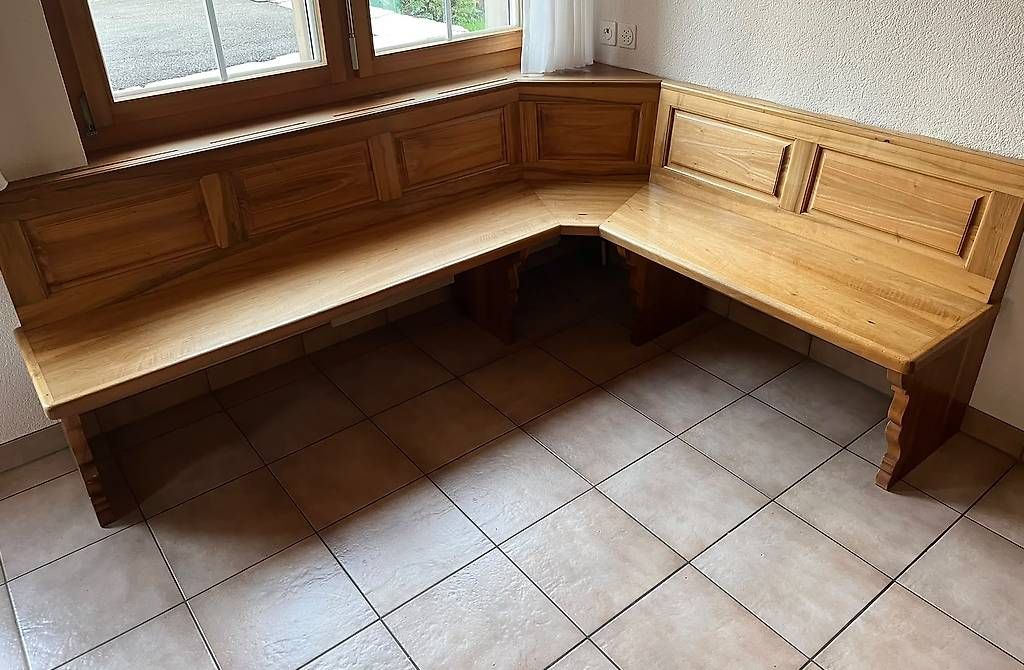 Tische: Tisch & Eckbank aus Nussbaum – Gebraucht aus Appenzell von Giggs90 4