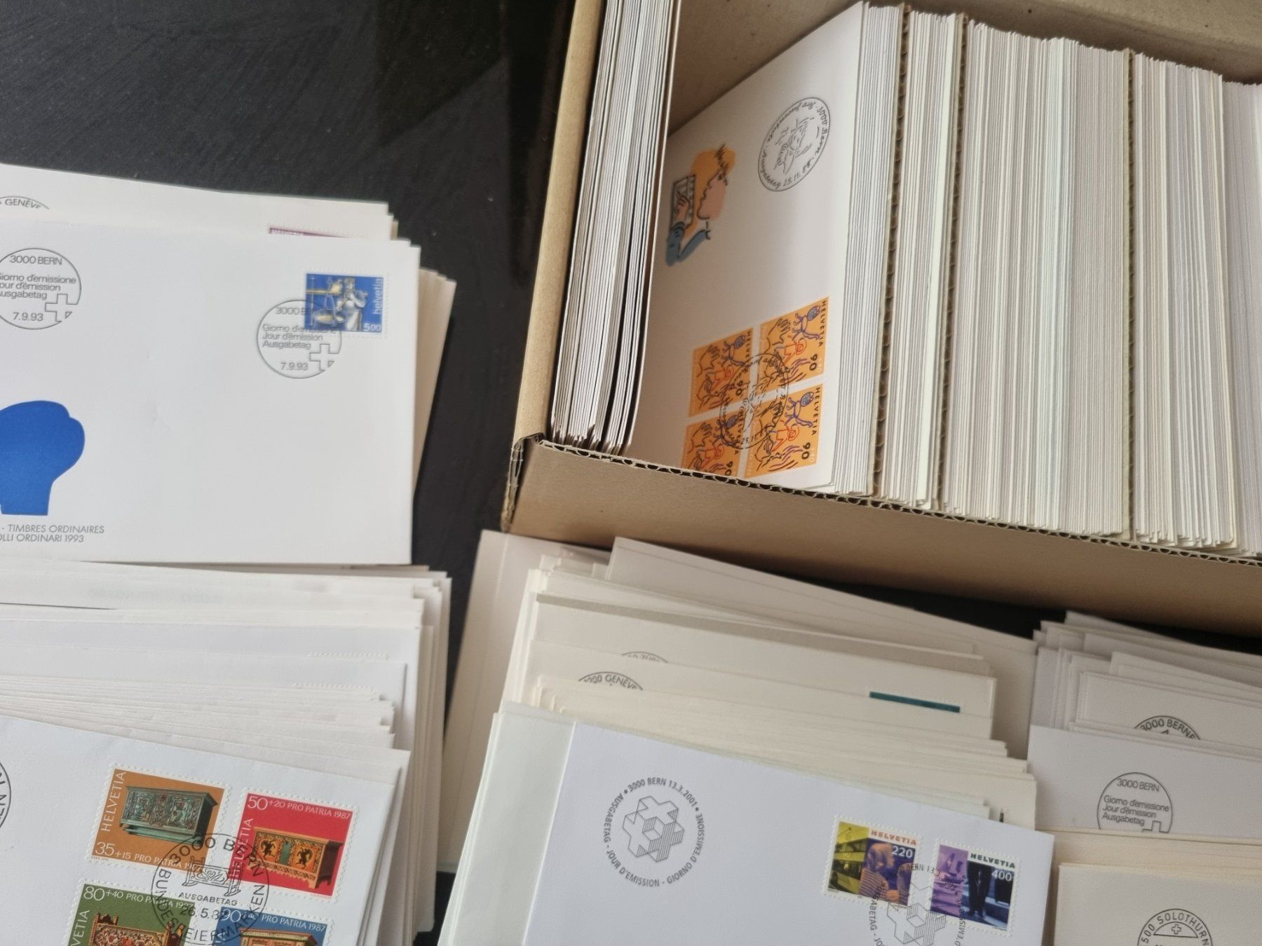 Tutti i francobolli: Kiste mit ca.1100 CH FDC + Sonderbriefe – Usato da Gümligen venduto da Geniusbuy 2
