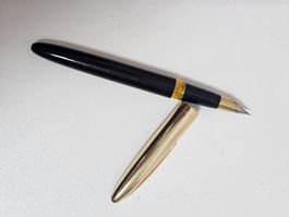 Füllfederhalter schwarz mit goldener Kappe gebraucht
