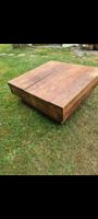 Massiver Holz-Couchtisch