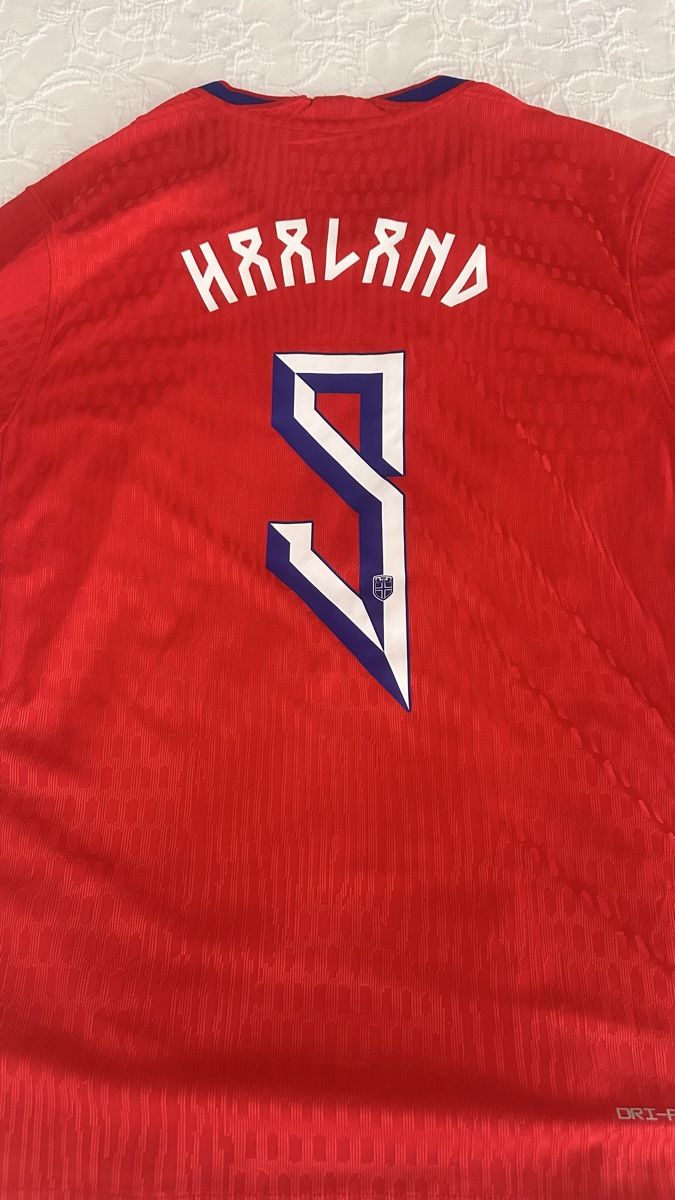 Nike Canottiere & Pantaloni: Norway Jersey 25/26 - Haaland 9 – Nuovo (secondo la descrizione) da Oberrieden venduto da jon_5cl2