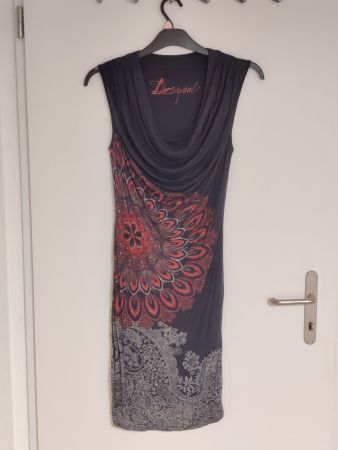 Schickes Desigual Kleid - Sommerlich leicht, Grösse S