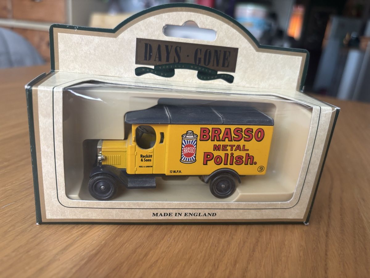 Modellbausätze & Standmodelle: Petite camionnette jaune anglaise  – Gebraucht aus Orbe von car_8grw