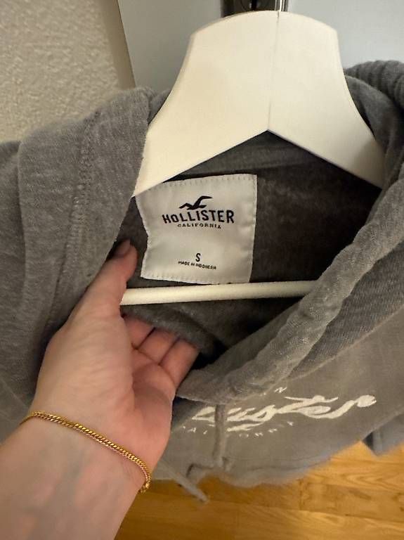 Pulls & Sweat-shirts: Hollister Kapuzenpullover Grösse S – D'occasion à Pfäffikon SZ par Melanie335 1