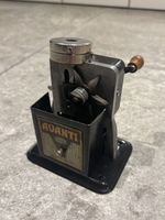 Antiker Avanti Bleistiftspitzer mit Kurbel – Dresden, DRP