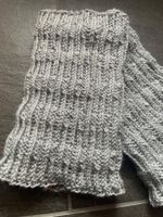 HANDGESTRICKTE PULSWÄRMER / HANDSTULPEN AUS WOLLE M. GLITTER