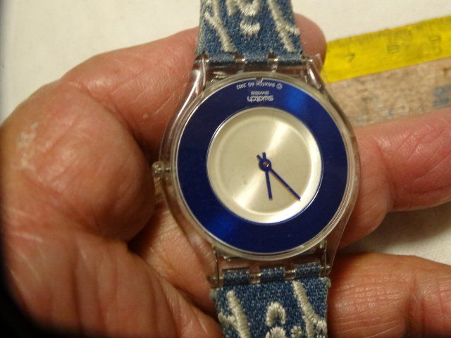 Swatch Montres: S-WATCH  SCHÖNE UNISEX UHR,QUARTZ NICHT.LÄÜFT – D'occasion à zürich par ahmad01 6
