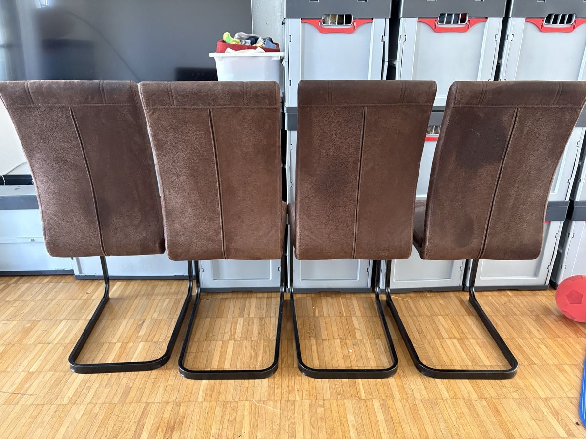 Conforama Chaises: 4er Set braune Stühle – D'occasion à Dänikon ZH par Niddu 2