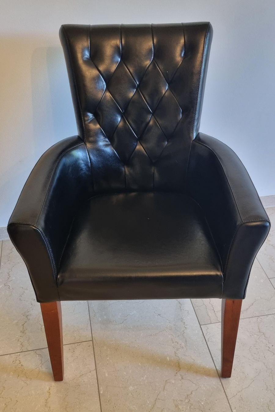 Pfister Poltrone: 8 gute Ledersessel Möbel Pfister – Usato da Uebeschi venduto da bal_8g5n 1