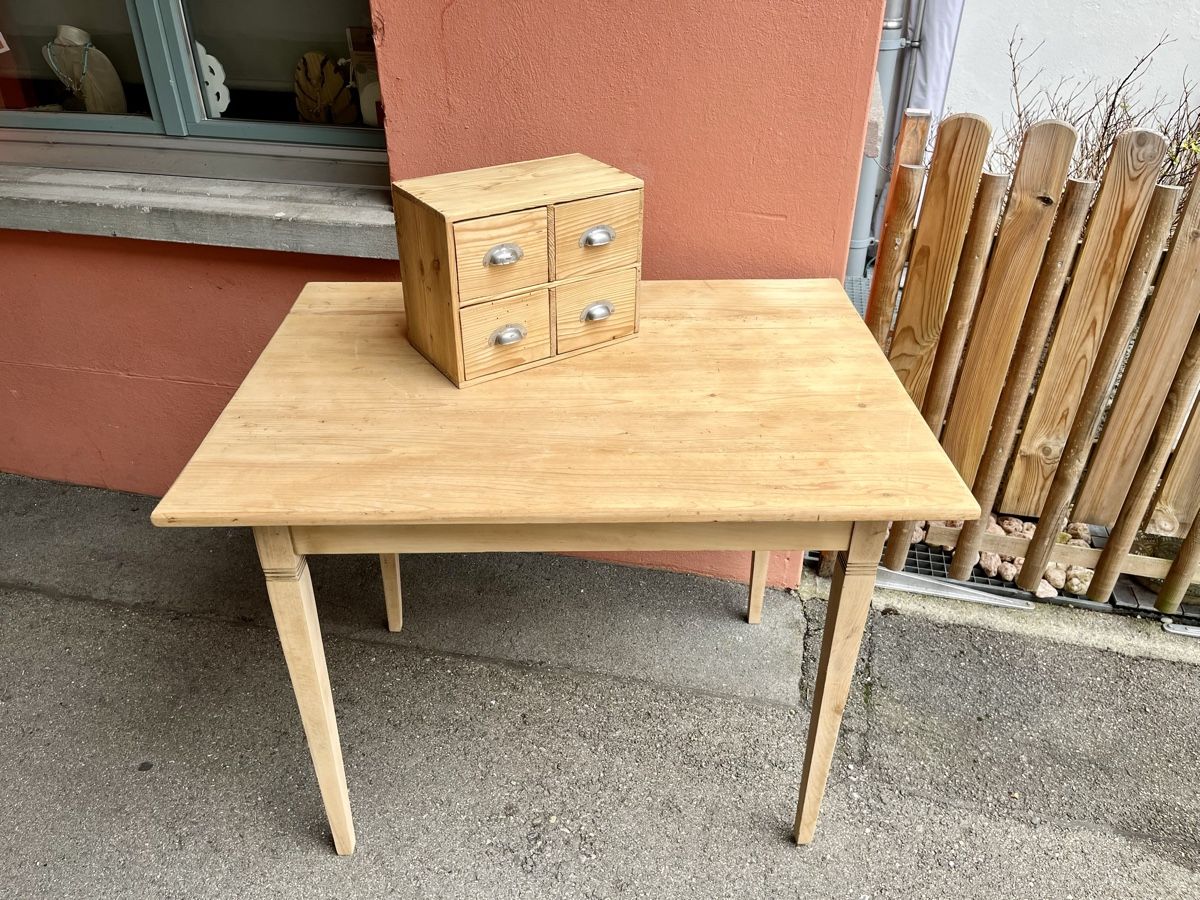 Tavoli: Schöns Tanne Tischli – Usato da Ottikon venduto da san_w99n 1