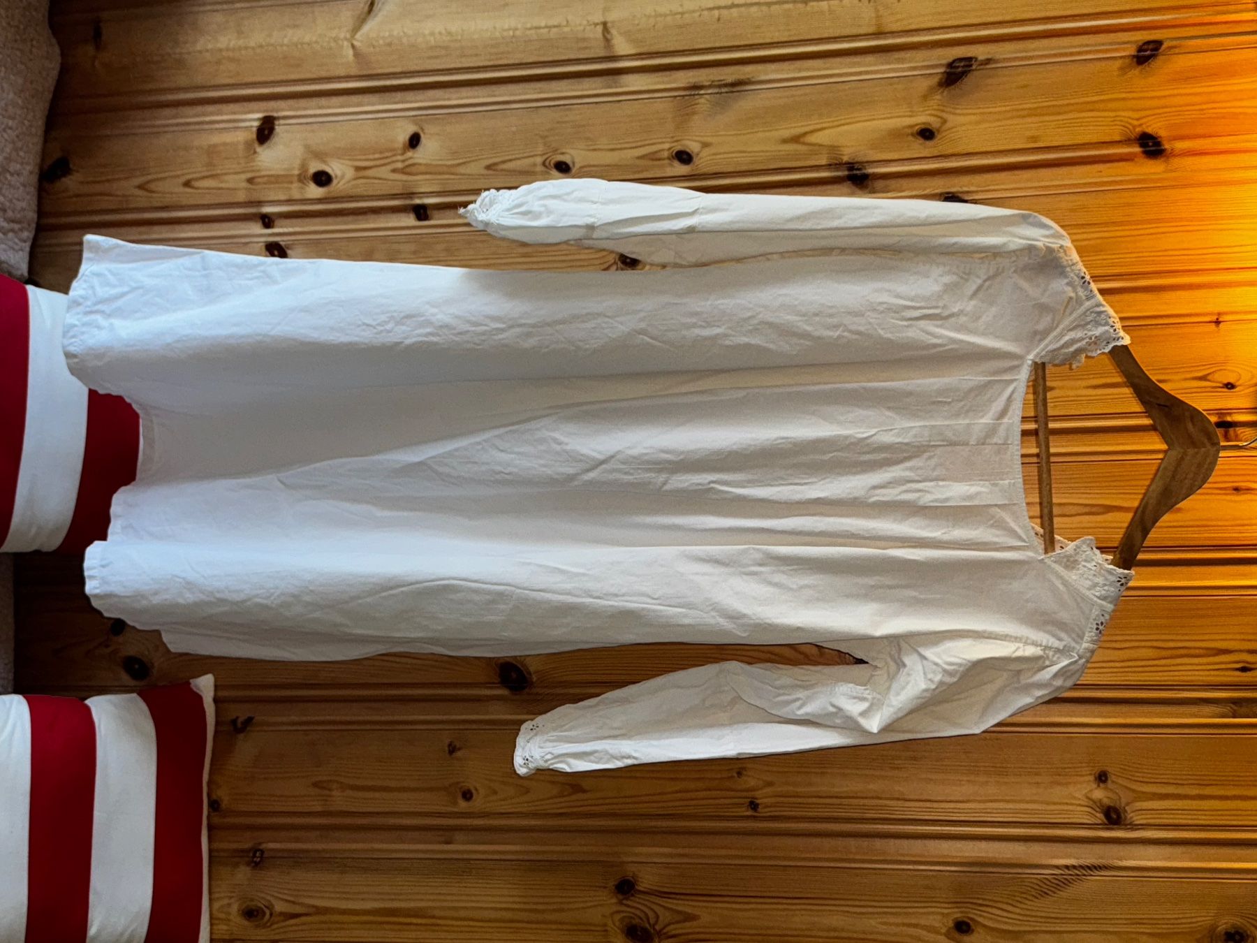 Vestiti: Robe de nuit vintage blanche coton brodé – Usato da Ovronnaz venduto da Etagne68 2