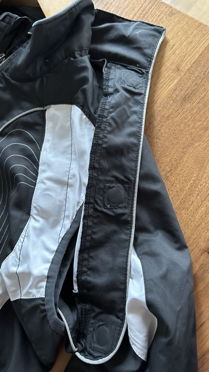 Jacken: Velo-Windjacke Gr. M Schwarz/Weiss – Gebraucht aus Winterthur von Tanja151274 4