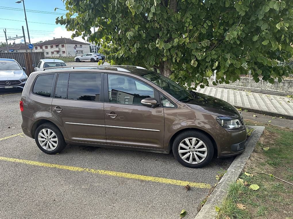 Automobili: Touran 2015 boîte DSG – Usato da Bussigny venduto da belkim 1