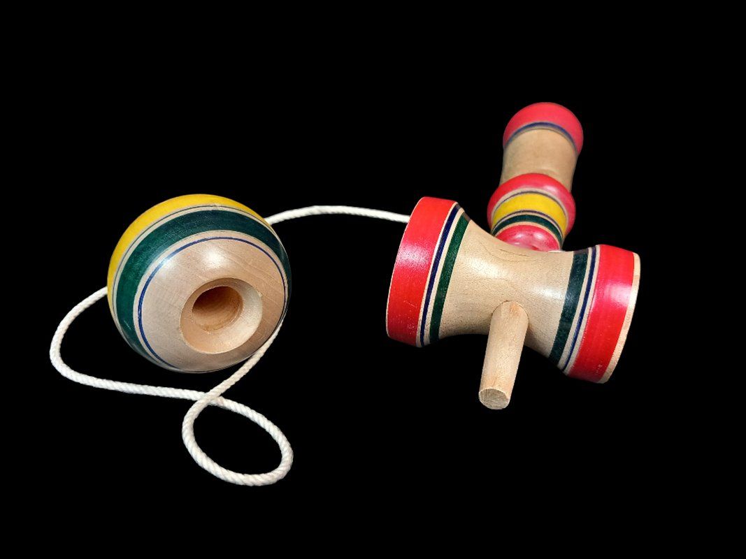 Spielzeuge: Traditionelles Kendama aus Holz – Gebraucht aus Hünenberg von Restwert_Zug 4