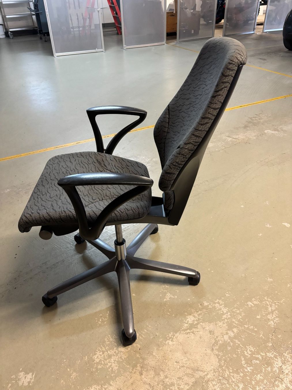 Giroflex Chaises: Bürostuhl Giroflex 64 – D'occasion à Hinwil par fac_688b 2