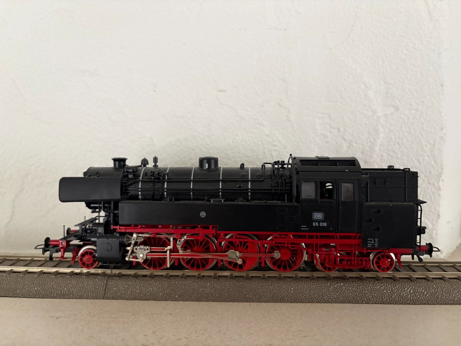 Fleischmann Modellini di ferrovie: Fleischmann DB Dampflok Br 65, Wechselstrom Digital, Neu ! – Nuovo (secondo la descrizione) da Dietikon venduto da Lascodi 2