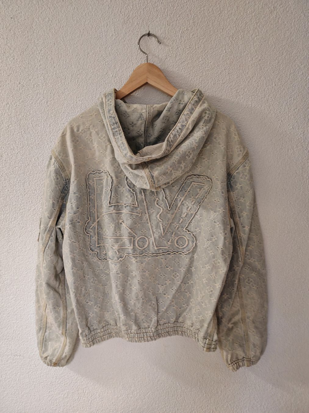 Louis Vuitton Giacche: Louis Vuitton x NBA Denim Monogram Kapuzenjacke – Usato da Kreuzlingen venduto da luc_chz6 4