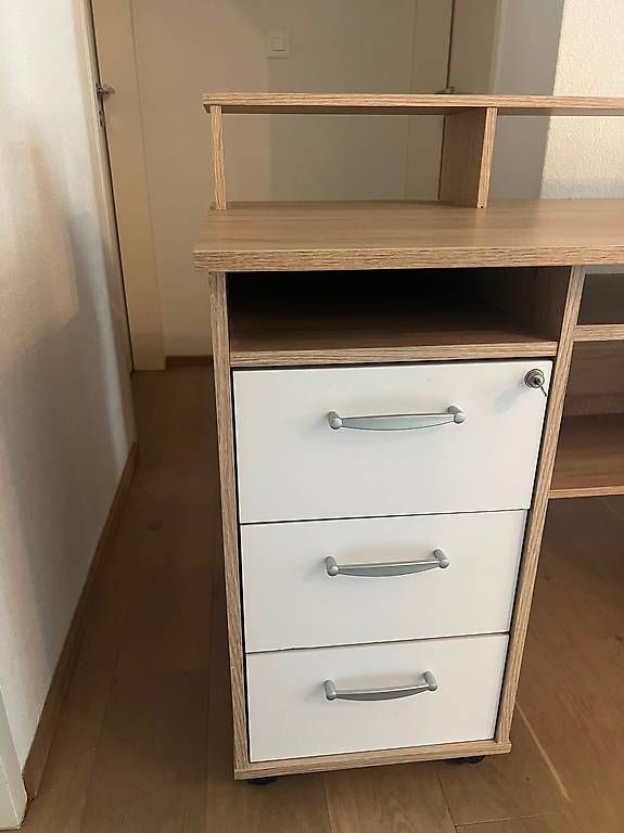 Bureaux: Schreibtisch multifunktional – D'occasion à Münchenstein par alessio.cusintino 1