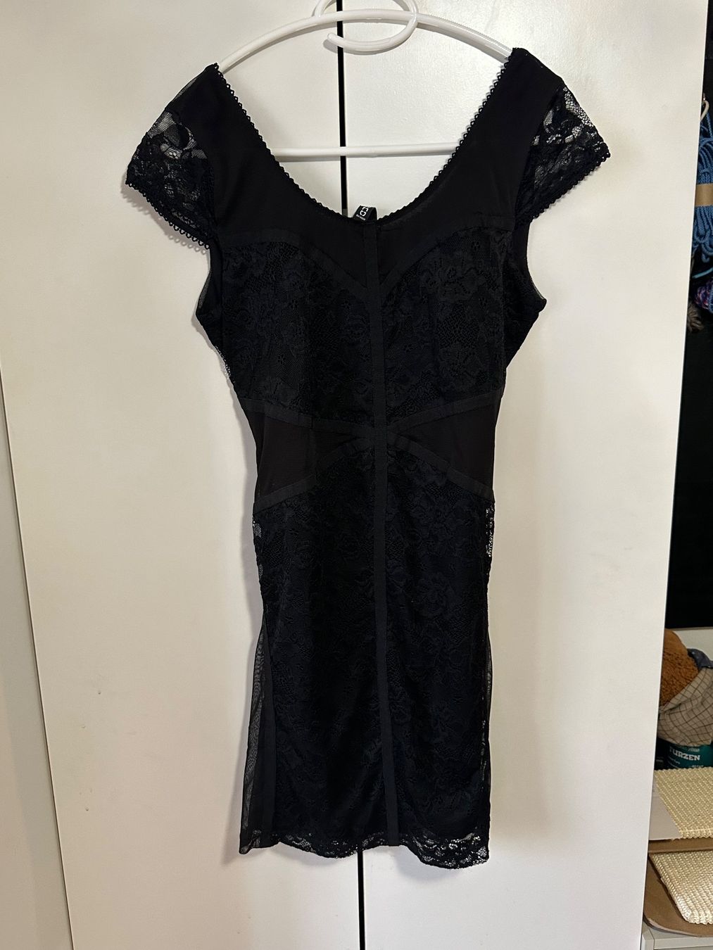 H&M Vestiti: Kleid schwarz H&M Spitze kurzärmlig – Usato da Schaan venduto da Hermine2018