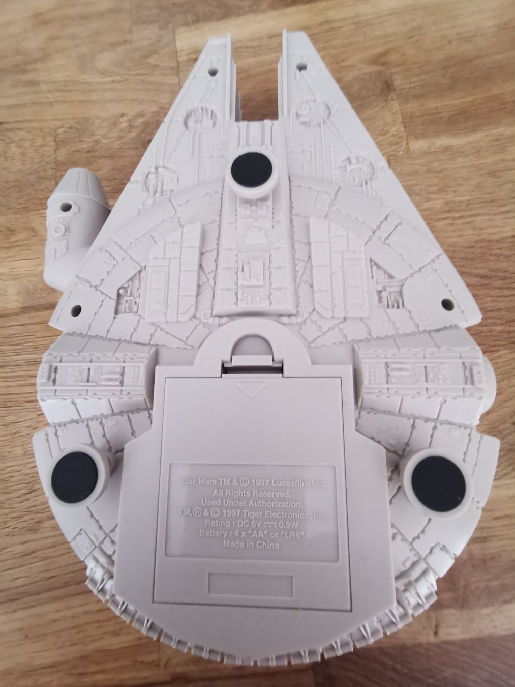 Star Wars Spielzeuge: Star Wars 1997er Millennium Falcon – Gebraucht aus St.Gallen von 55232 7