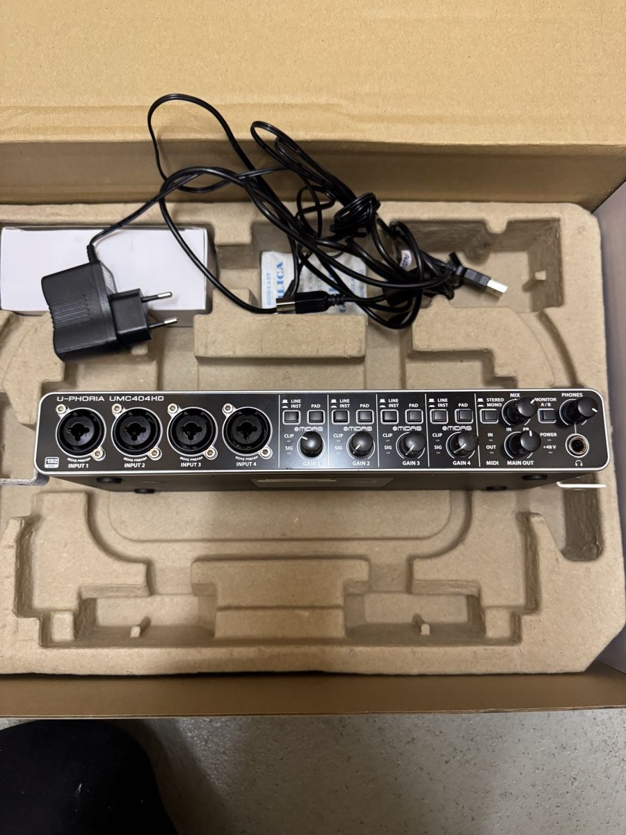 Behringer Equalizer: behringer u-phoria umc – Defekt aus Emmenbrücke von Laurelo 2