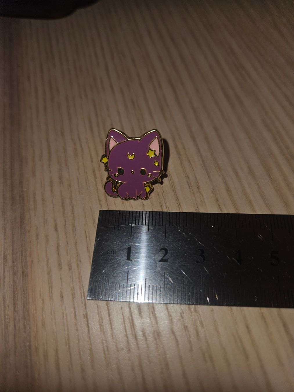Placchette & Badge: Lila Kätzchen - Pin Badge Anstecker – Usato da Luzern venduto da Lucan_Valerius 1