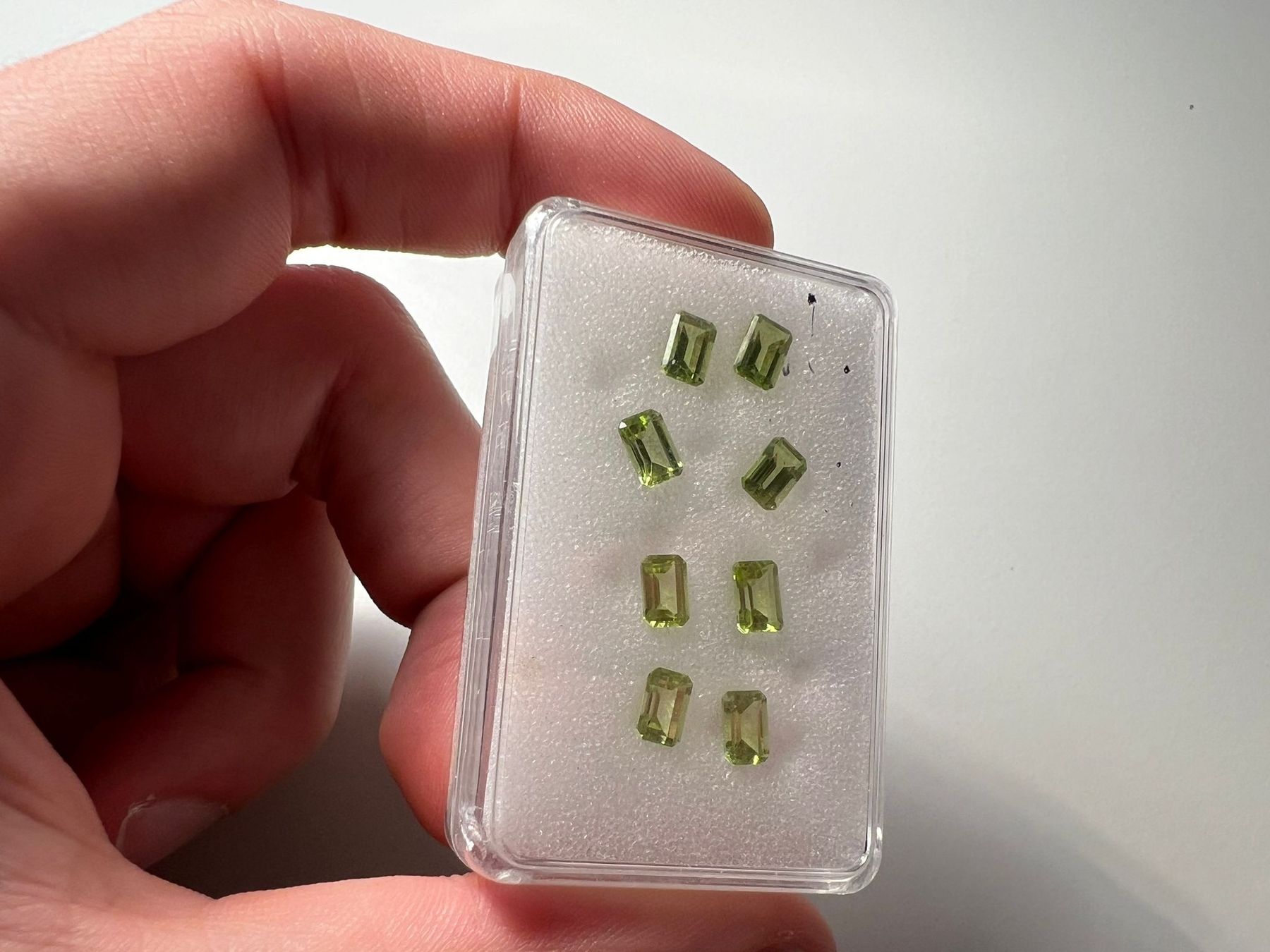 Pietre preziose: 8pcs Peridot 5.18 ct – Nuovo (secondo la descrizione) da Zürich venduto da NS.12 4