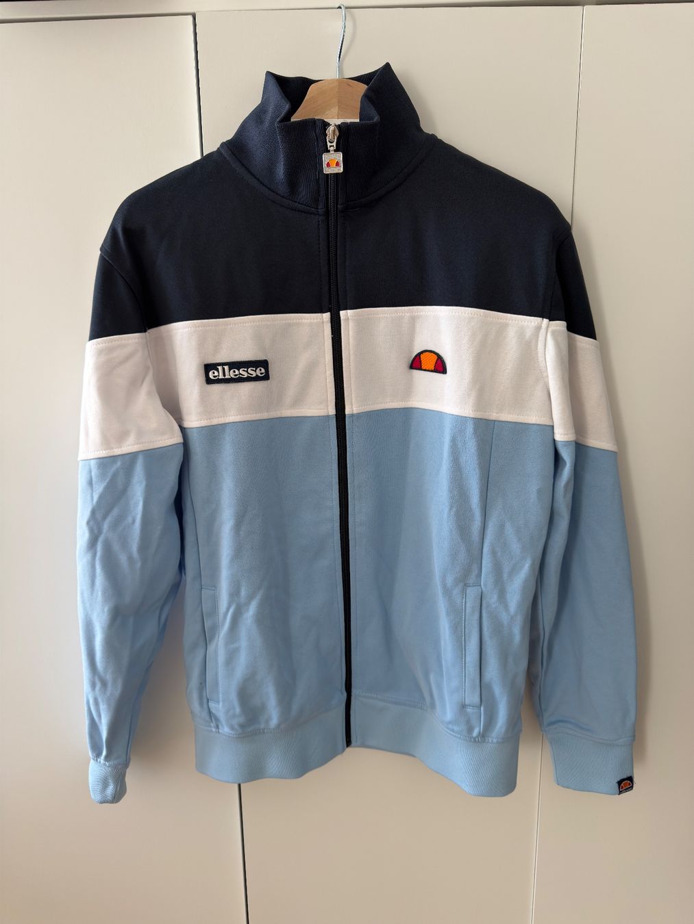 Ellesse Vestes: Ellesse Sweatjacke Grösse M – D'occasion à Laufen par andii3