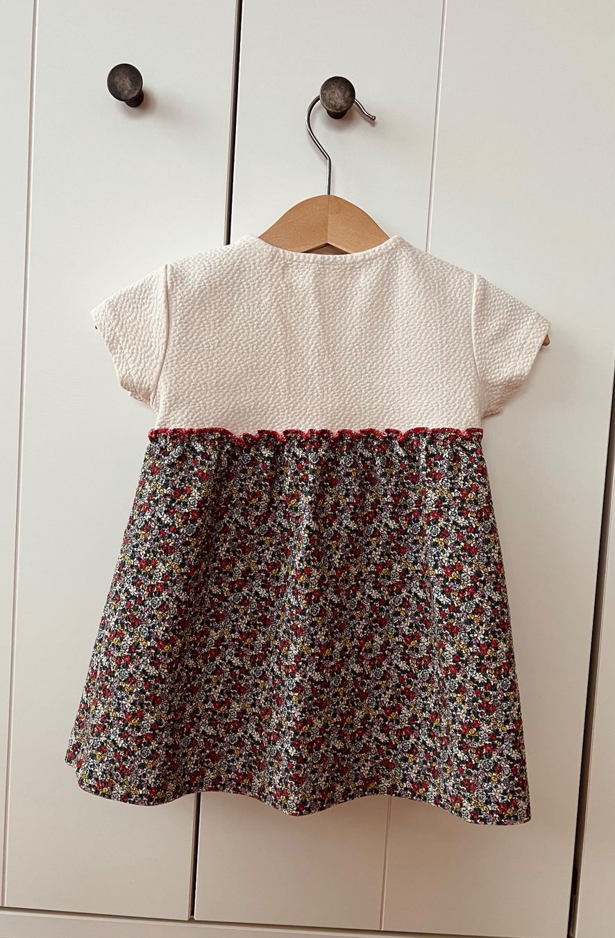 Zara Vestiti & Gonne: Zara. 80 Kleid. Weiss / Creme. Blumen. – Usato da Burgdorf venduto da rulan 2