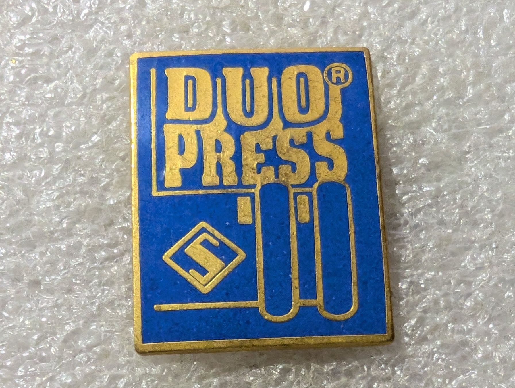 Placchette & Badge: Ansteckpin 201: Duo Press – Usato da Oppligen venduto da Pin-Fall-Shop