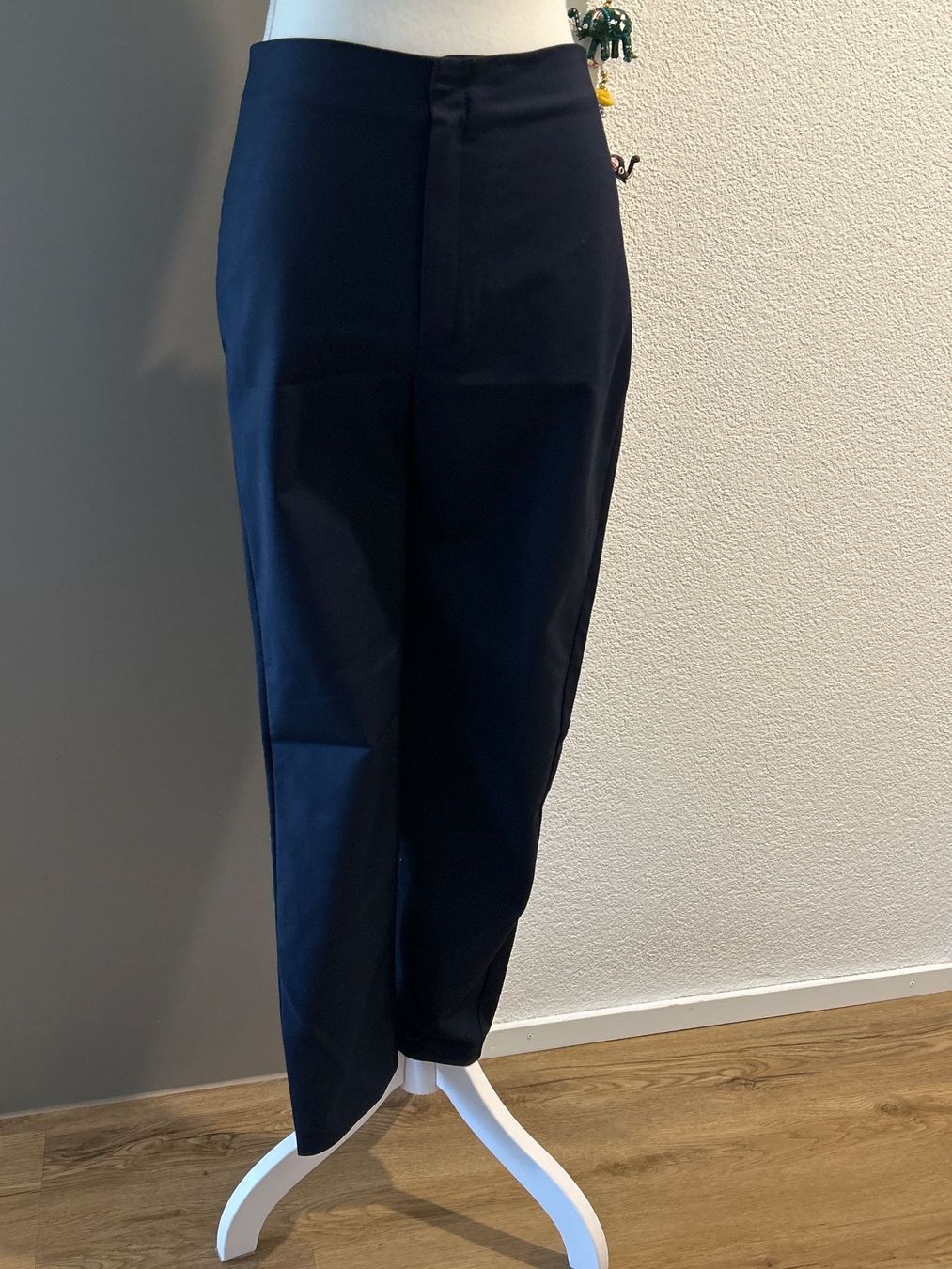 Mango Pantaloni: Stoffhose schwarz von Mango Gr. 38 – Usato da Brunnen venduto da Nala2929 3
