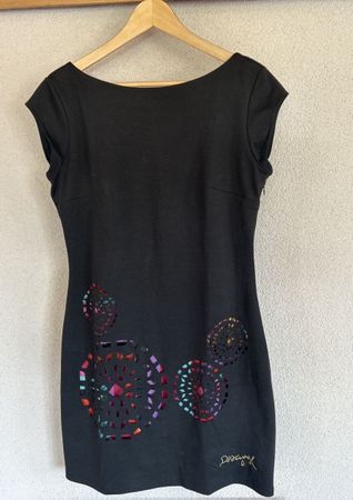 Robe noire Desigual décolleté coloré taille xl (42) bon état