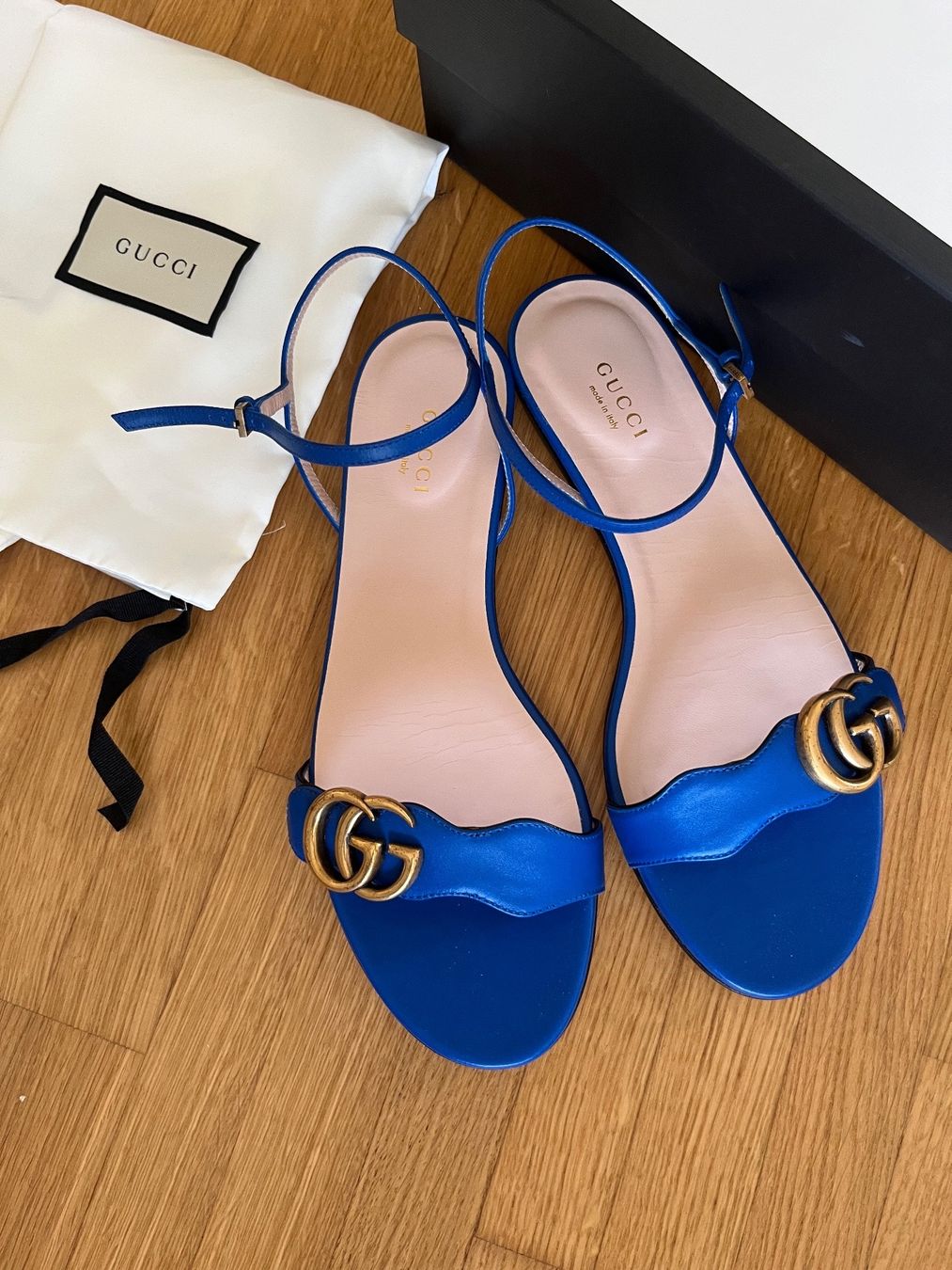 Gucci Scarpe da donna: Gucci Marmont Leder Sandalen – Nuovo e nell'imballaggio originale da Zürich venduto da Lifestyle1 1
