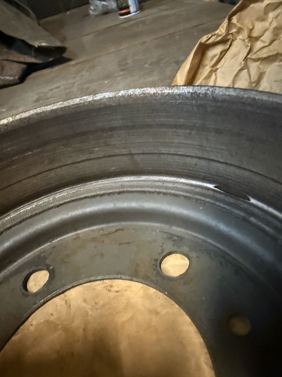 Jeep Tutti pezzi di ricambio auto: Bremstrommel Jeep Willys – Usato da Bennwil venduto da Ford5600t 1