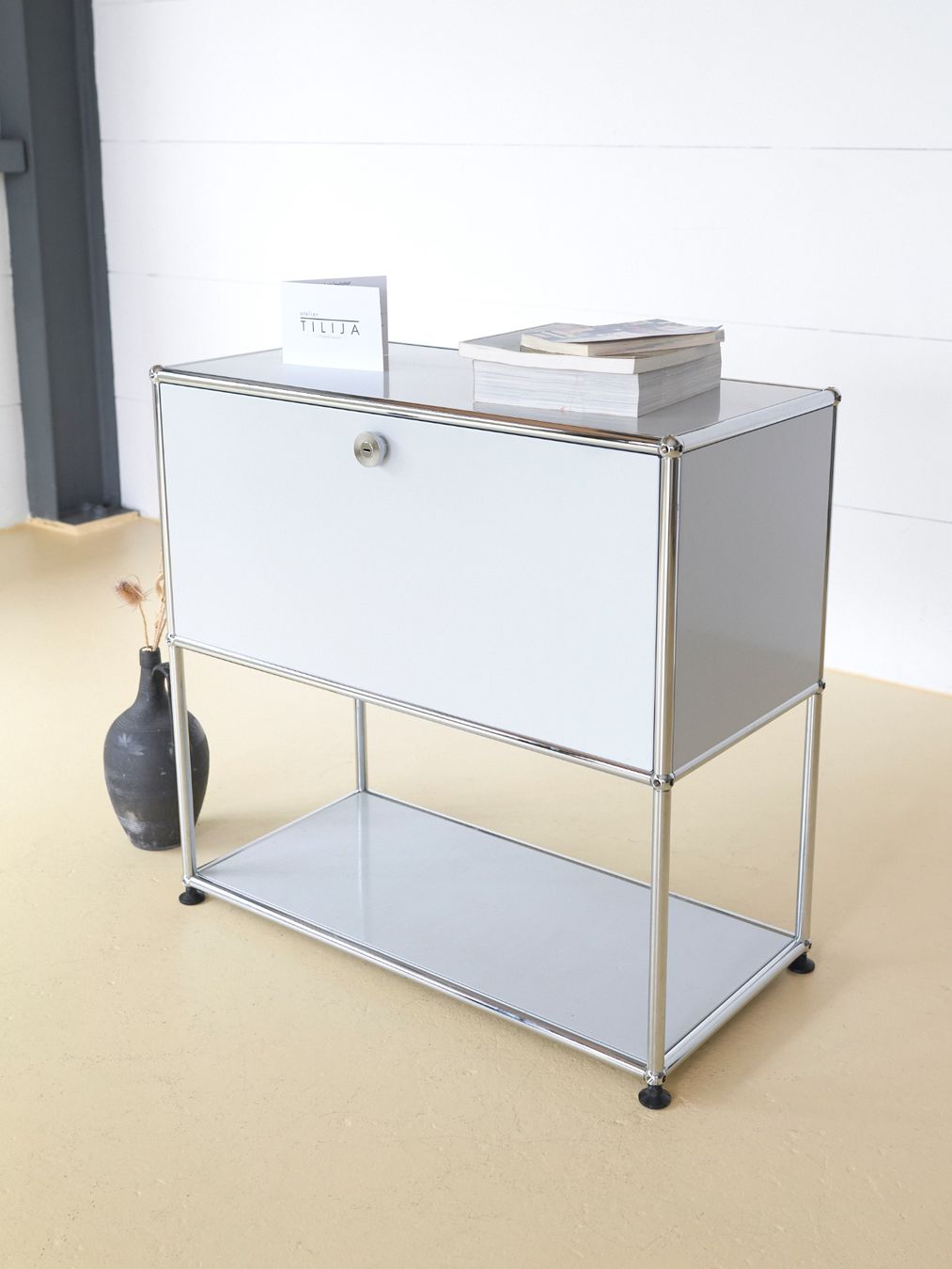 Cassettiere: USM Sideboard in Lichtgrau – Usato da Meinisberg venduto da atelier_TILIJA