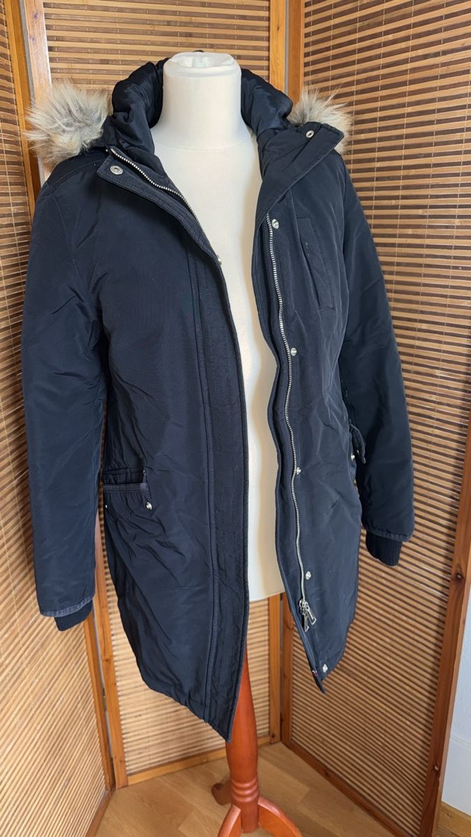 Tommy Hilfiger Giacche: Tommy Hilfiger Jeans Winterjacke, schwarz – Usato da Gümligen venduto da morticiaaddams 2