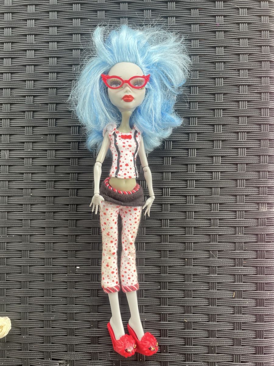 Bambole: Monster High Doll Ghoulia Yelps – Usato da Wolfhausen venduto da fairyyve