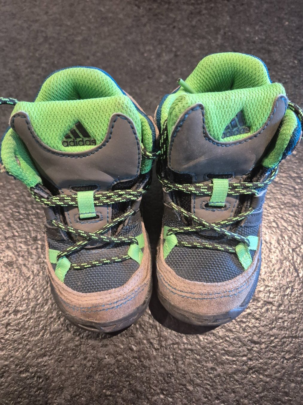Adidas Chaussures garçon: Adidas Wanderschuh Gr. 23 – D'occasion à Zäziwil par Fluh8 1