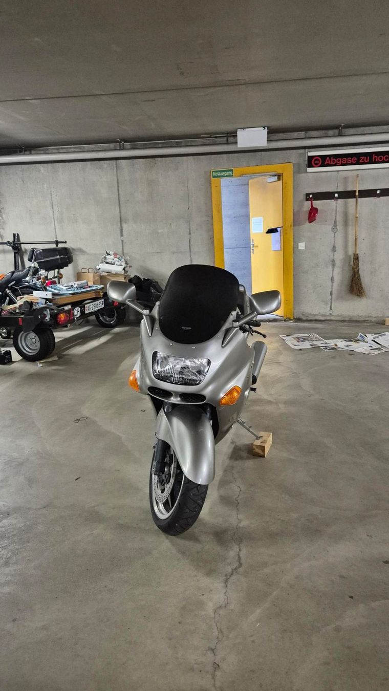 Kawasaki Touring: Kawasaki ZZR 1100 – Usato da Wettingen venduto da Mmarb