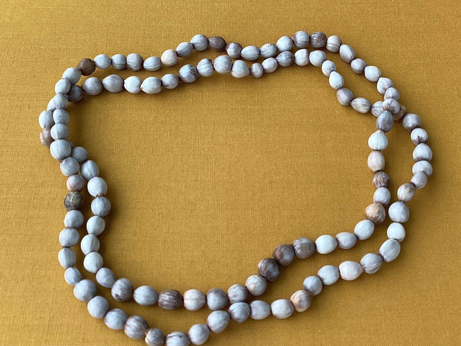 Colliers: Modeschmuck Halskette beigebraun, 102 cm lang – D'occasion à Mörschwil par Monzar