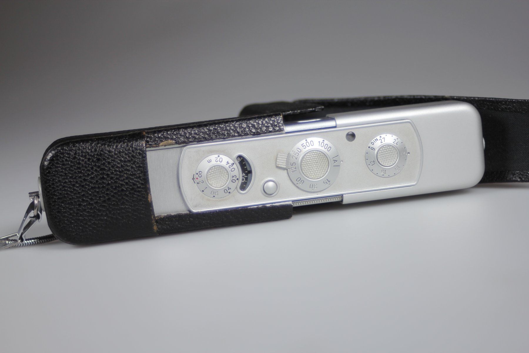 Minox Fotocamera: Minox C Kamera Complan 15mm mit Lederetui – Usato da Basel venduto da IRMAundFRED 2