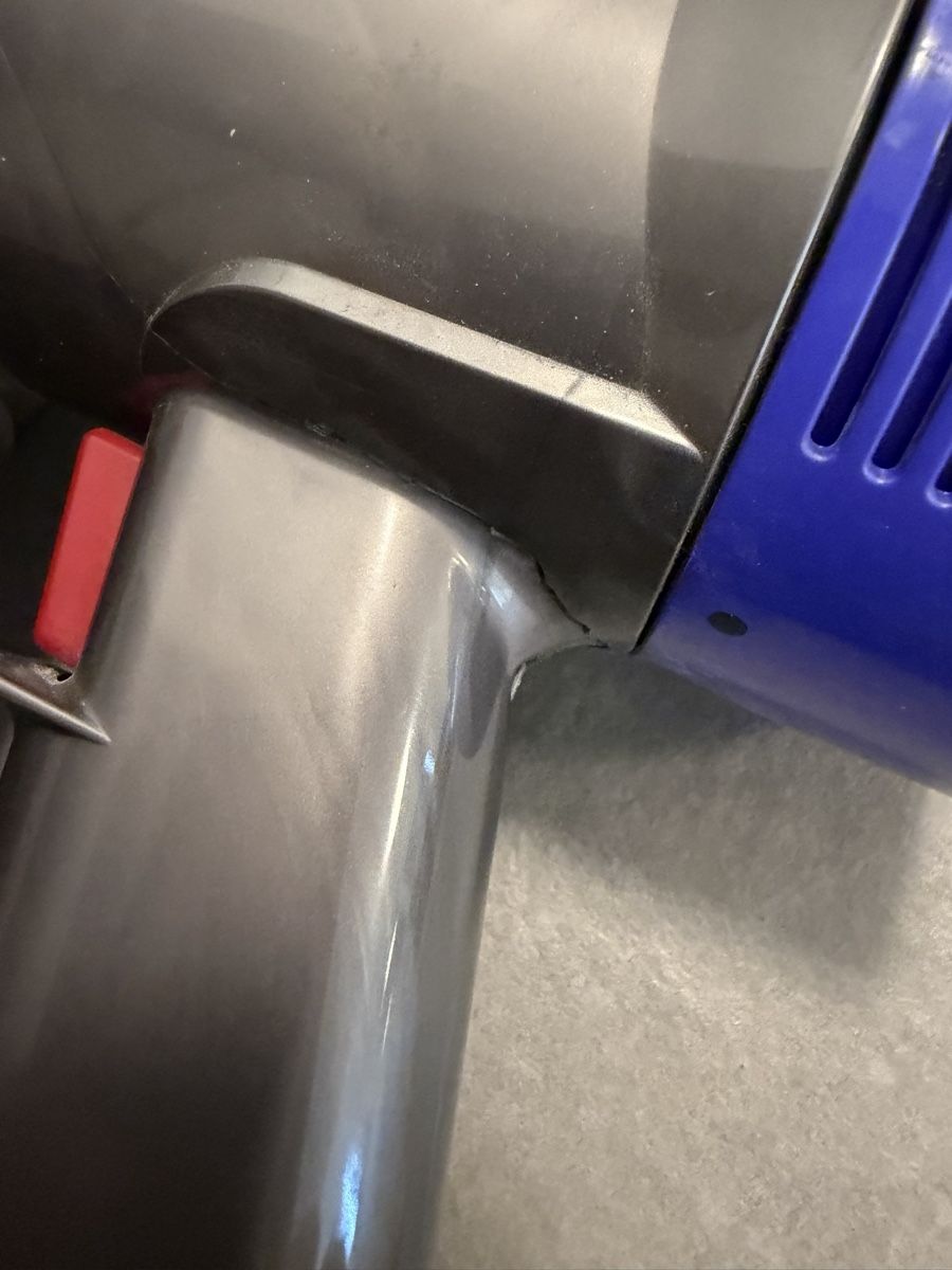 Dyson Aspirateurs & Accessoires: Dyson V8 – D'occasion à Meyrin par SA_3006 2