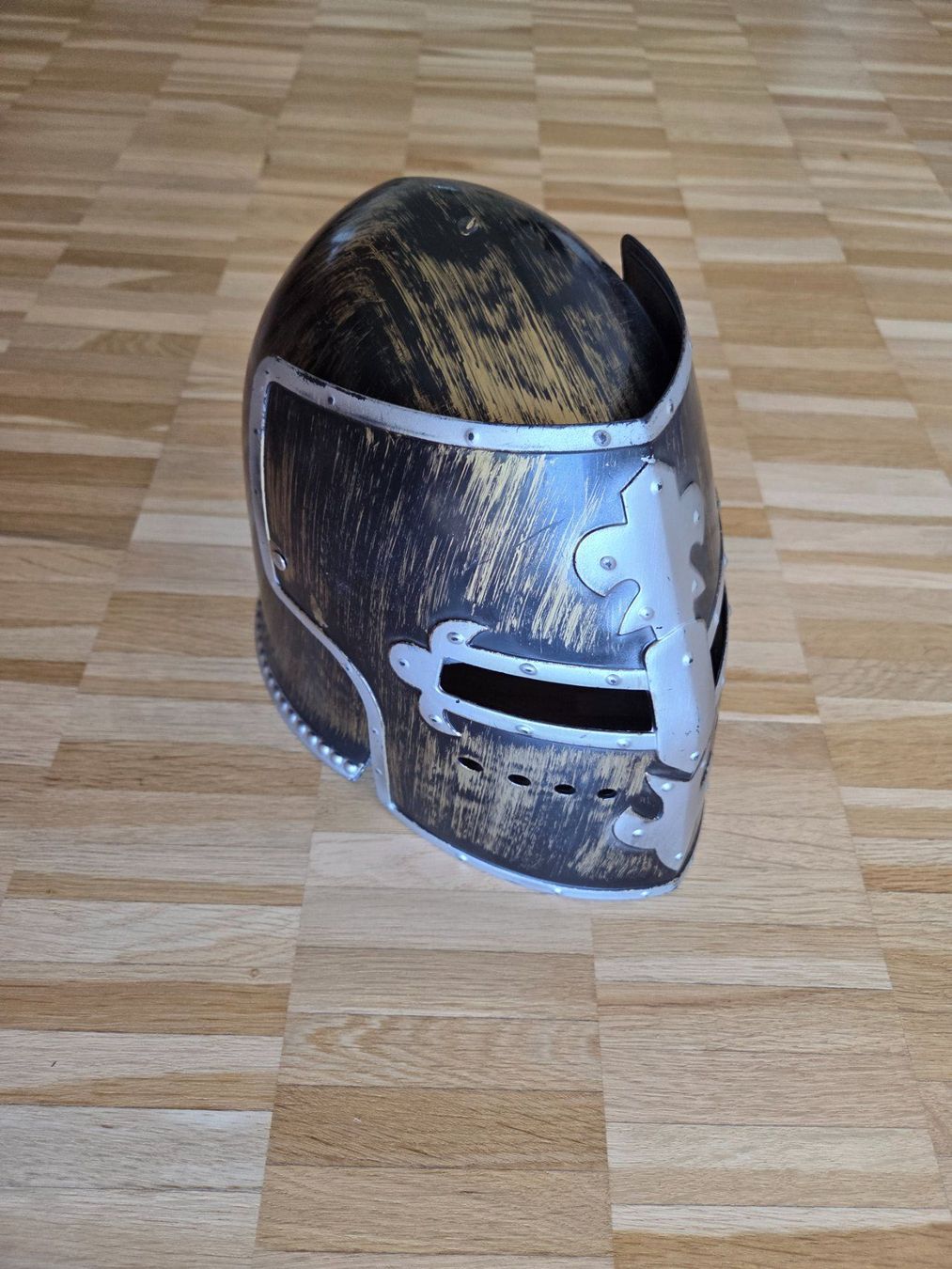 Abiti antichi: Ritterhelm (Kinder) – Usato da Schwerzenbach venduto da Wullschleger_1886 3