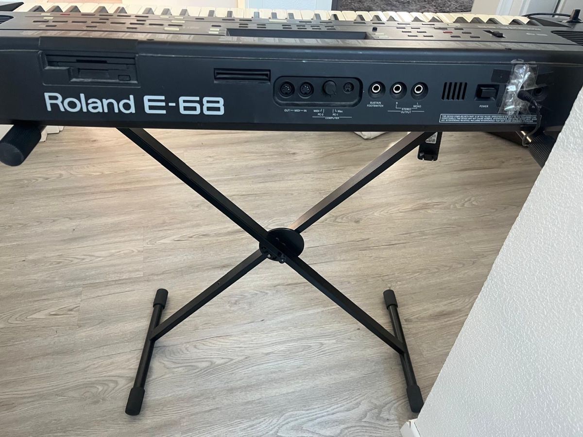 Roland Musikinstrumente: Keyboard Roland E-68 mit Ständer gebrauchter Zustand – Gebraucht aus Wittenbach von NeuSell85 5