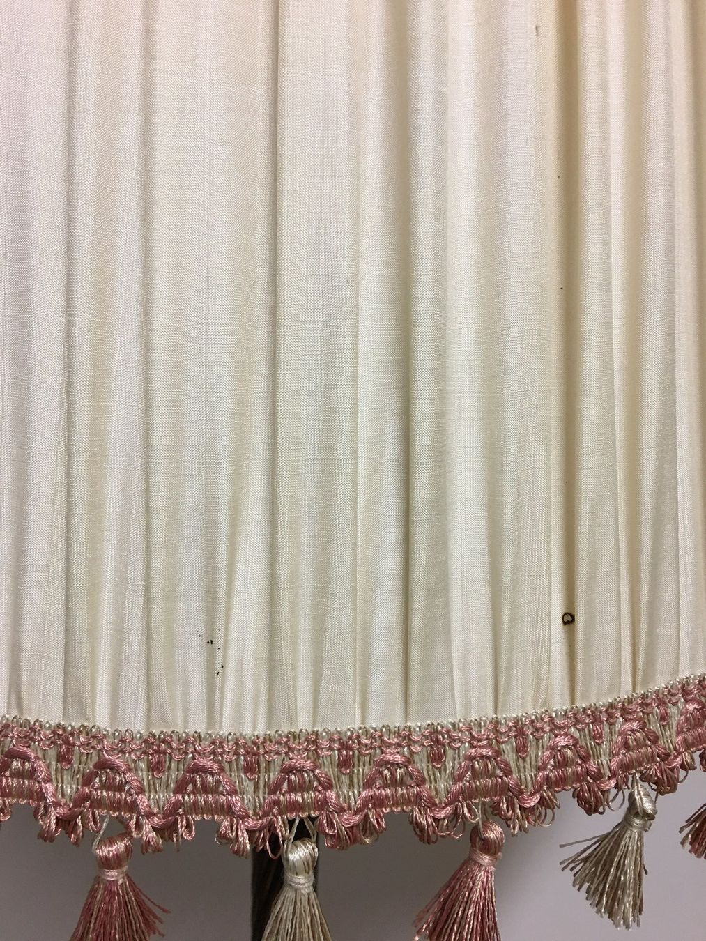 Lampade: Elegante Stehlampe mit Plissee-Schirm – Usato da Olten venduto da ELHANDEL 4