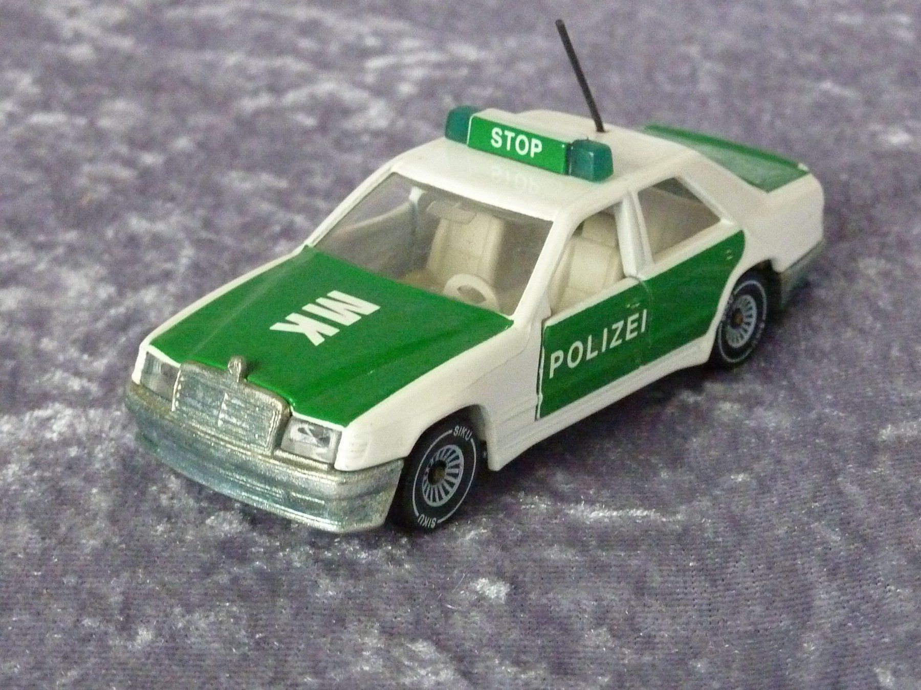 Siku Modellini d'auto: Mercedes 300E Polizei Siku – Usato da Dürrenäsch venduto da Cobra1ch
